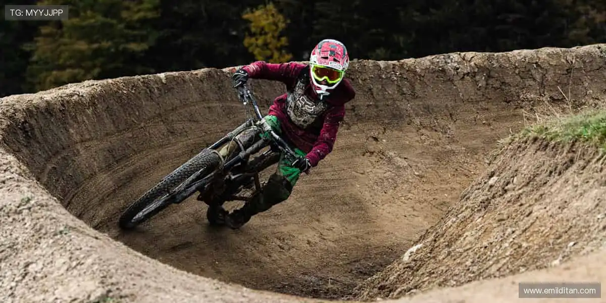 「从草根到巅峰,每一份坚持都值得被记录!📸上传你的故事,赢取专属奖励!」